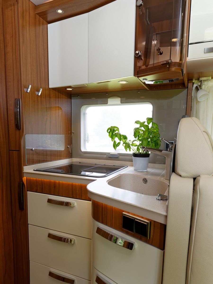 Интерьер Hymermobil B 680 StarLine 2016 года  (фото 9 из 13)
